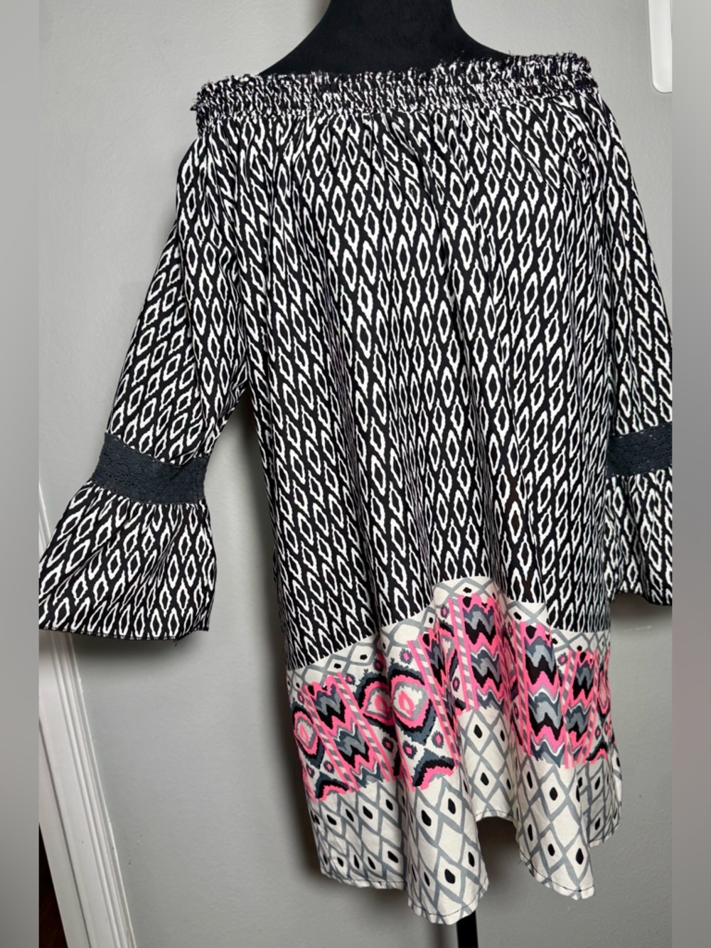 Penelope's Closet Boho Off-Shoulder Tunic Top 2X Black White Pink Bell Sleeve
